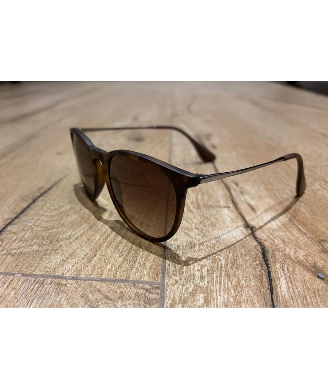 RAY BAN Коричневые пластиковые солнцезащитные очки, фото 3