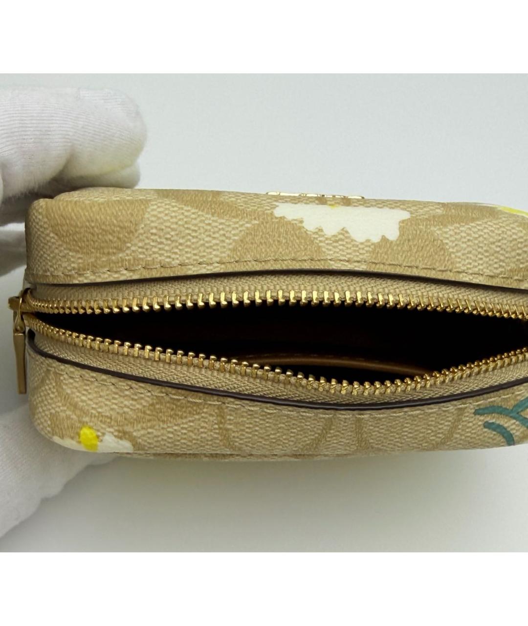 COACH Бежевая ключница, фото 5