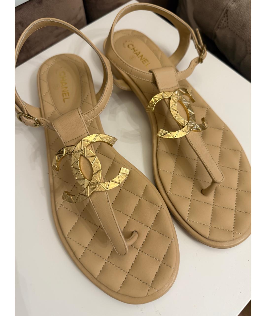 CHANEL Бежевые кожаные сандалии, фото 2