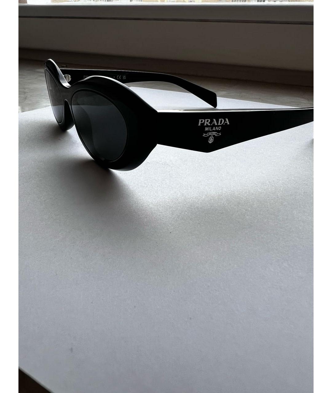 PRADA Черные пластиковые солнцезащитные очки, фото 2