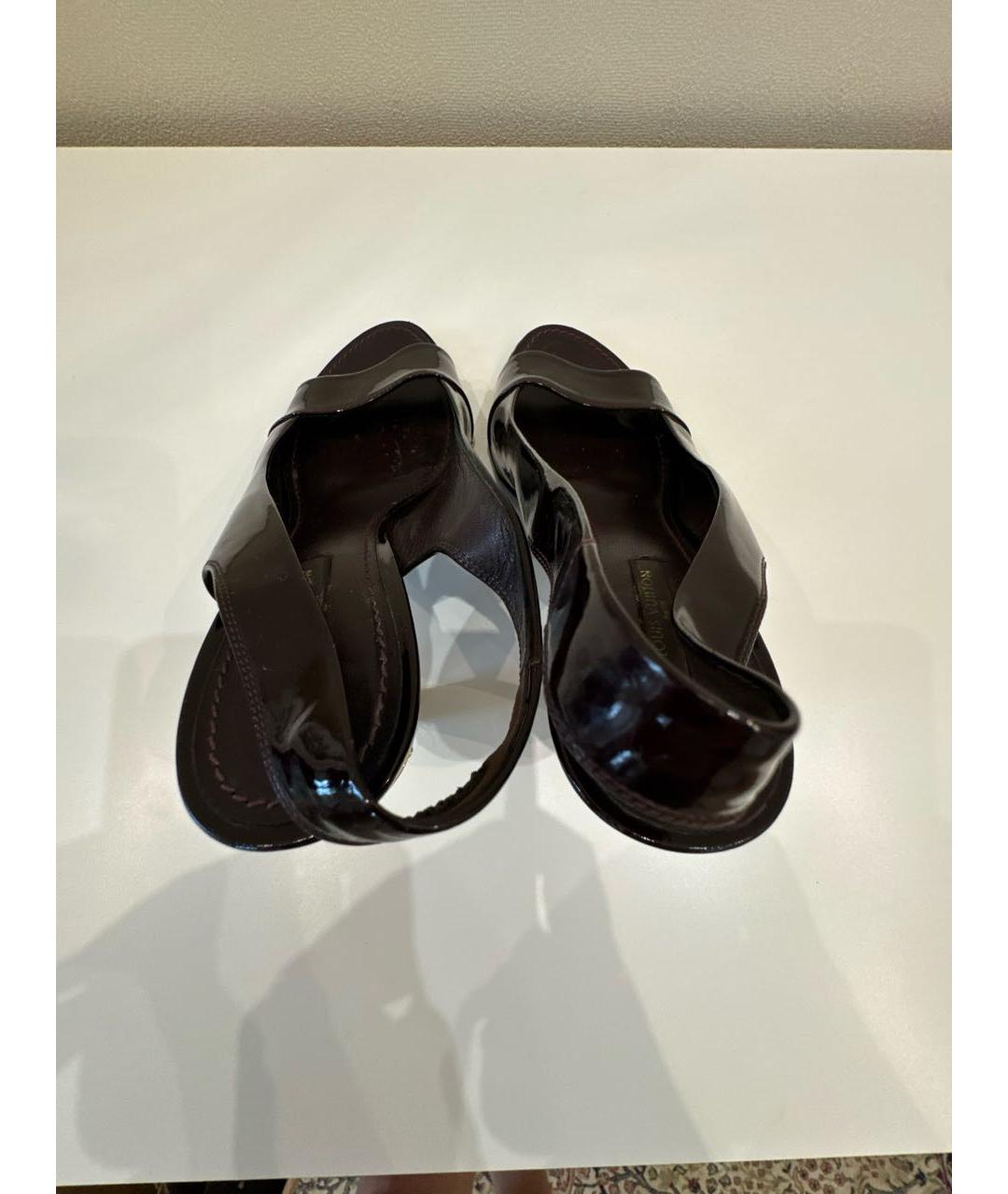 LOUIS VUITTON Бордовые босоножки из лакированной кожи, фото 3