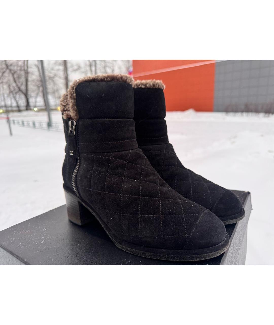 CHANEL Черные замшевые полусапоги, фото 9