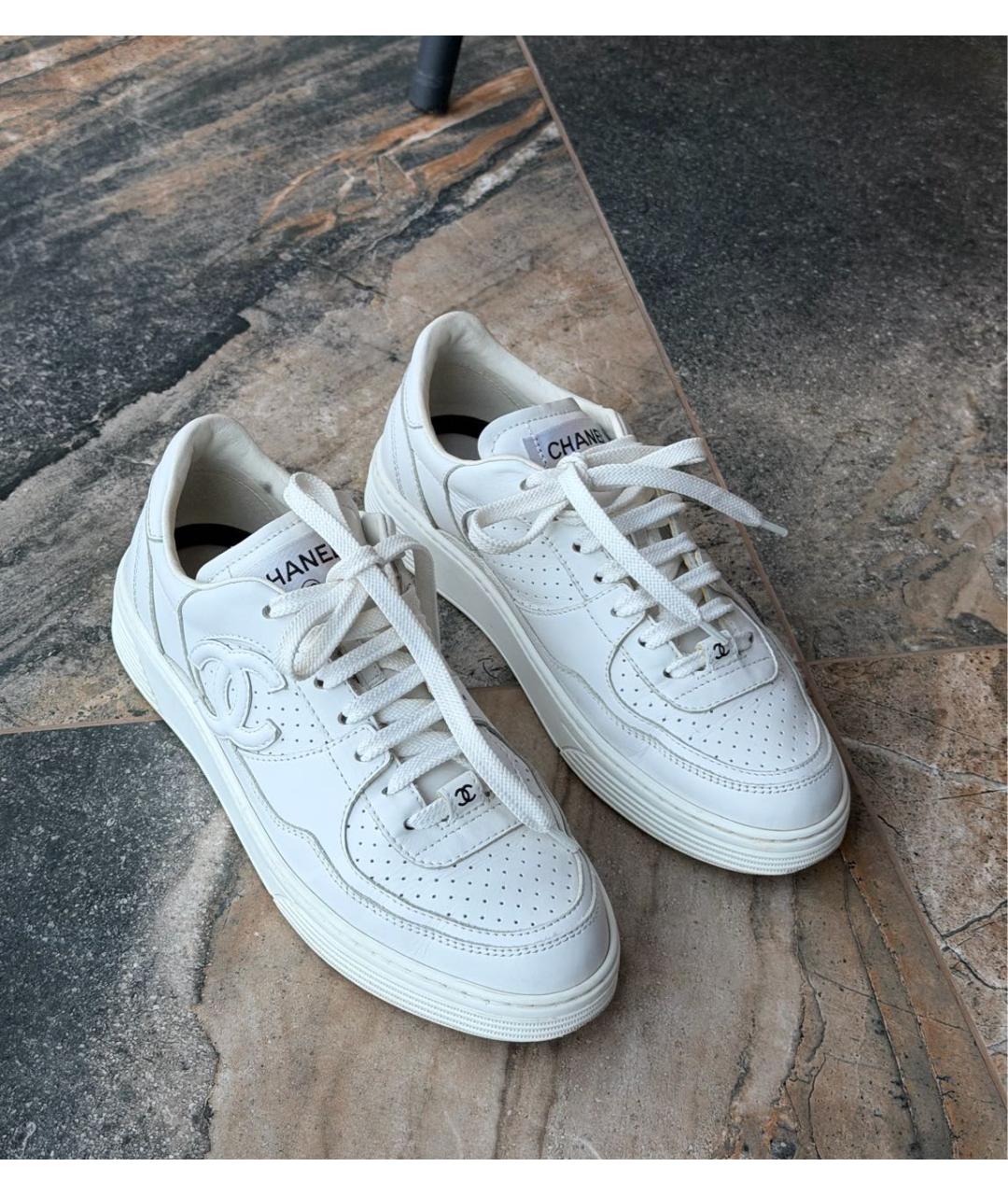 CHANEL Белые кожаные кроссовки, фото 2