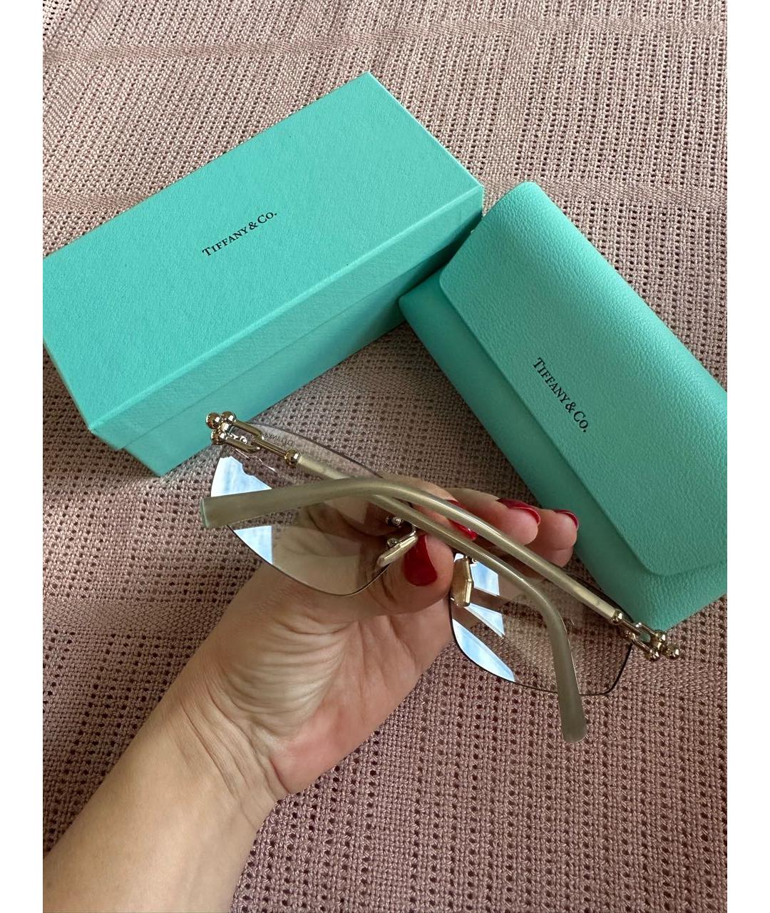 TIFFANY&CO Бежевые пластиковые солнцезащитные очки, фото 6