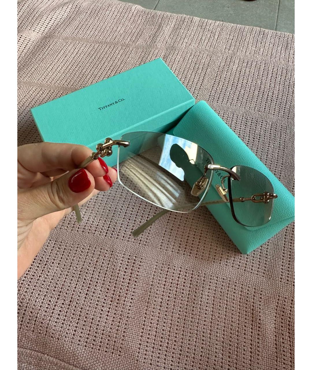 TIFFANY&CO Бежевые пластиковые солнцезащитные очки, фото 4