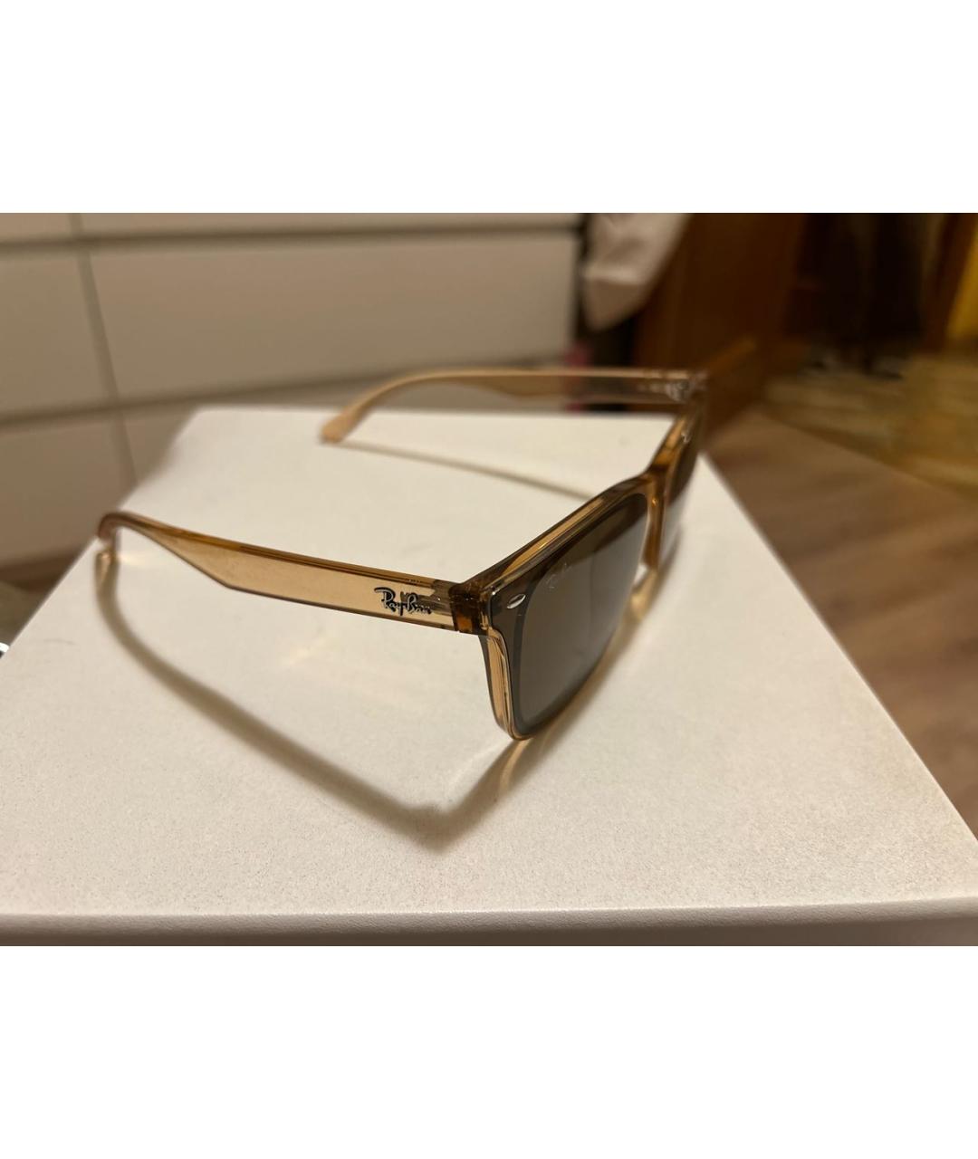 RAY BAN Коричневые пластиковые солнцезащитные очки, фото 2