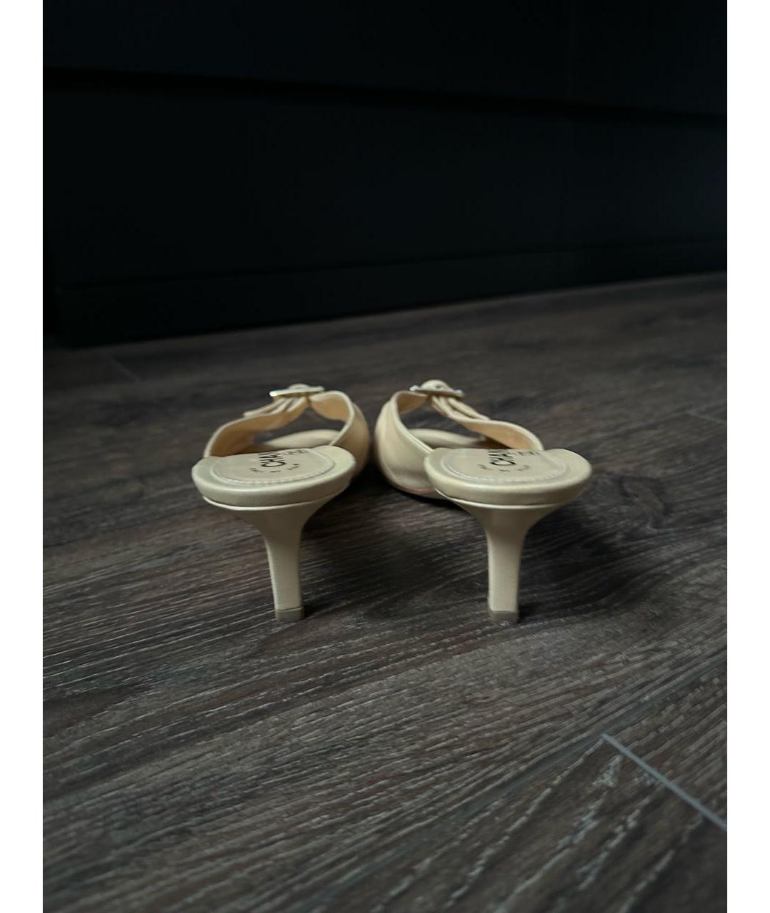 CHANEL Бежевые кожаные мюли, фото 4