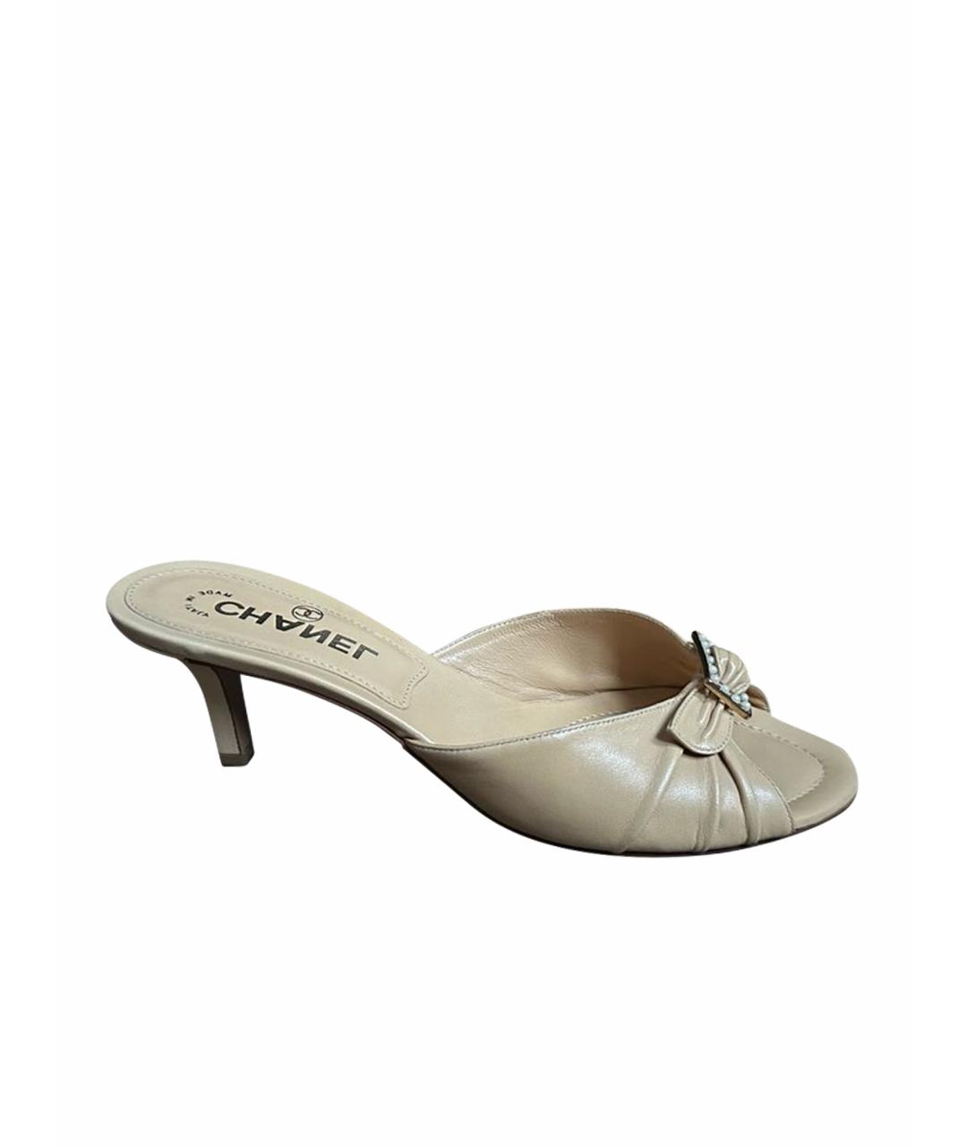 CHANEL Бежевые кожаные мюли, фото 1