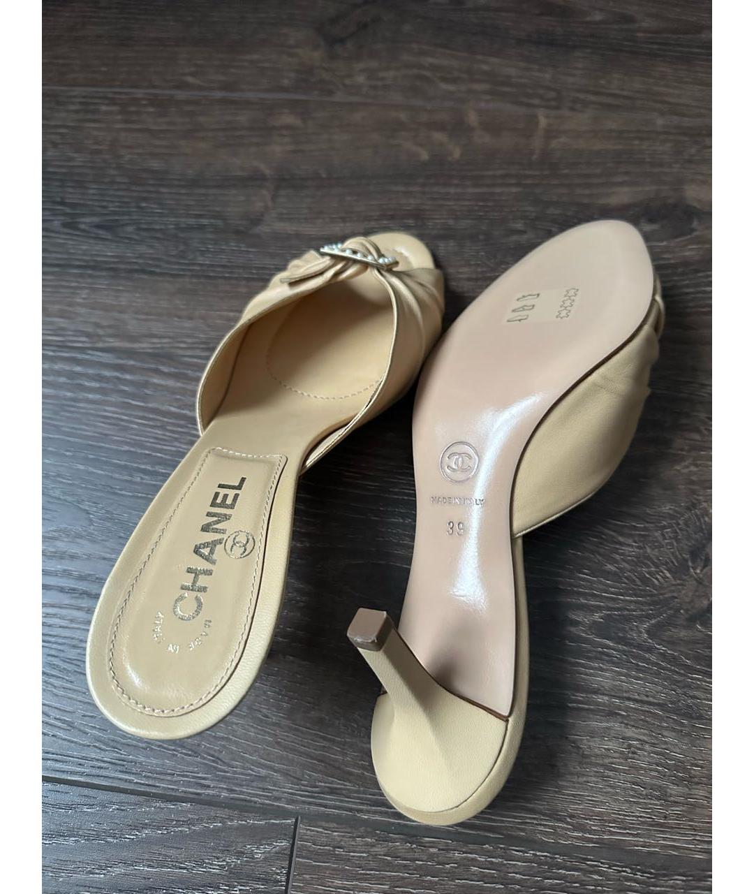 CHANEL Бежевые кожаные мюли, фото 5