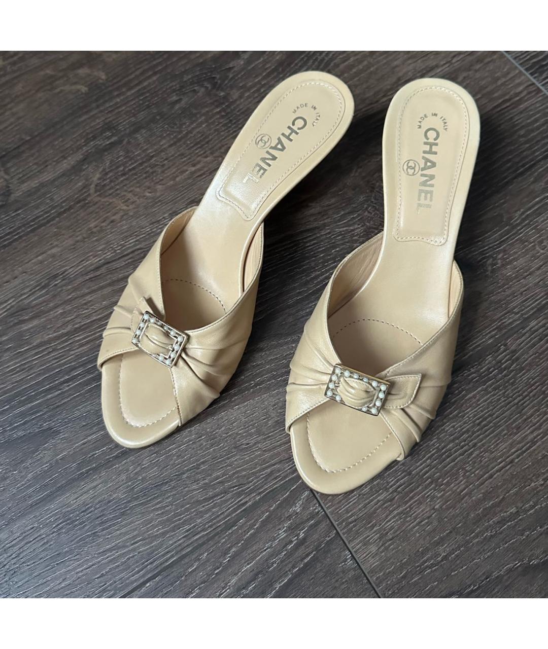 CHANEL Бежевые кожаные мюли, фото 2