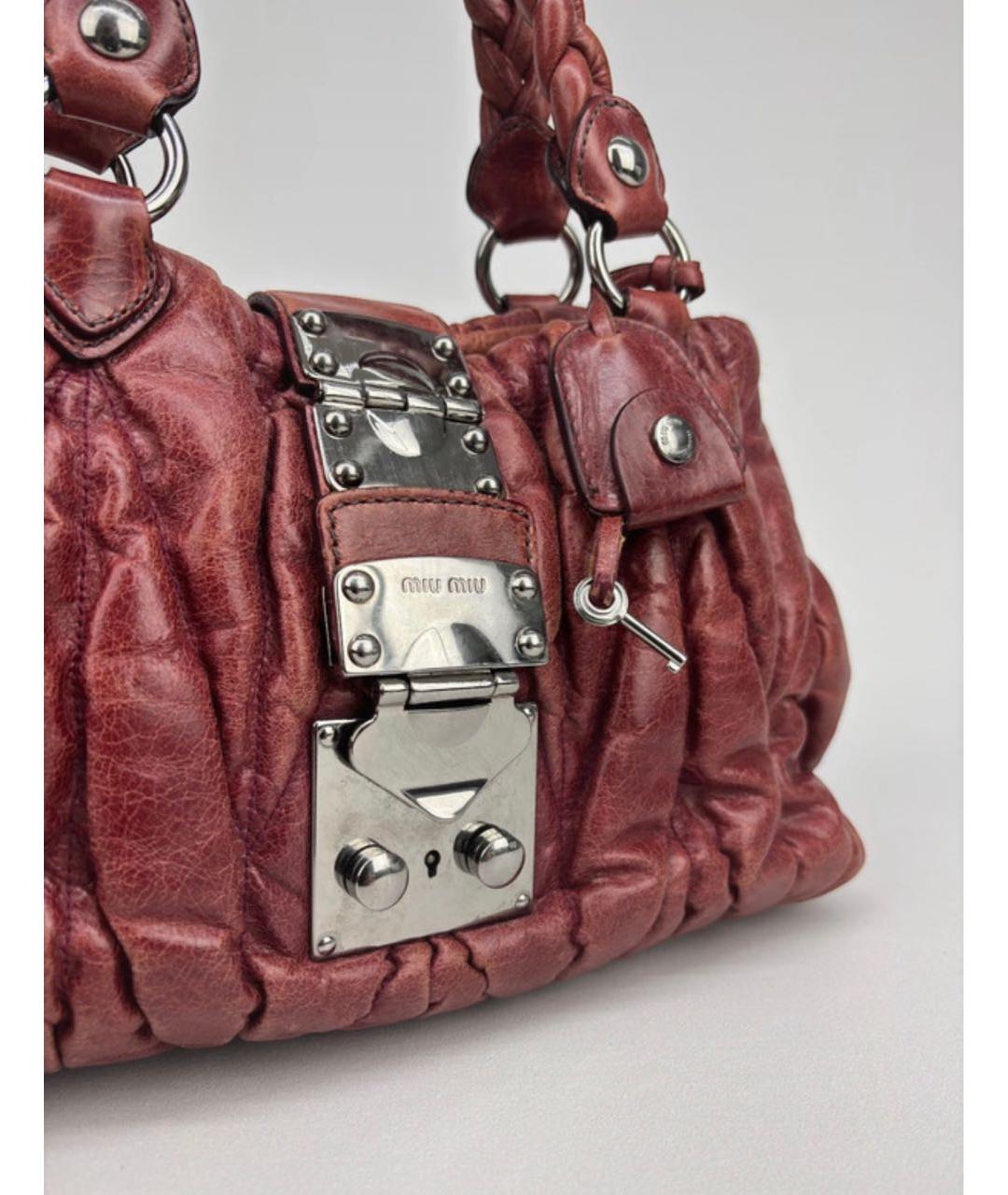 MIU MIU Бордовая кожаная сумка с короткими ручками, фото 3
