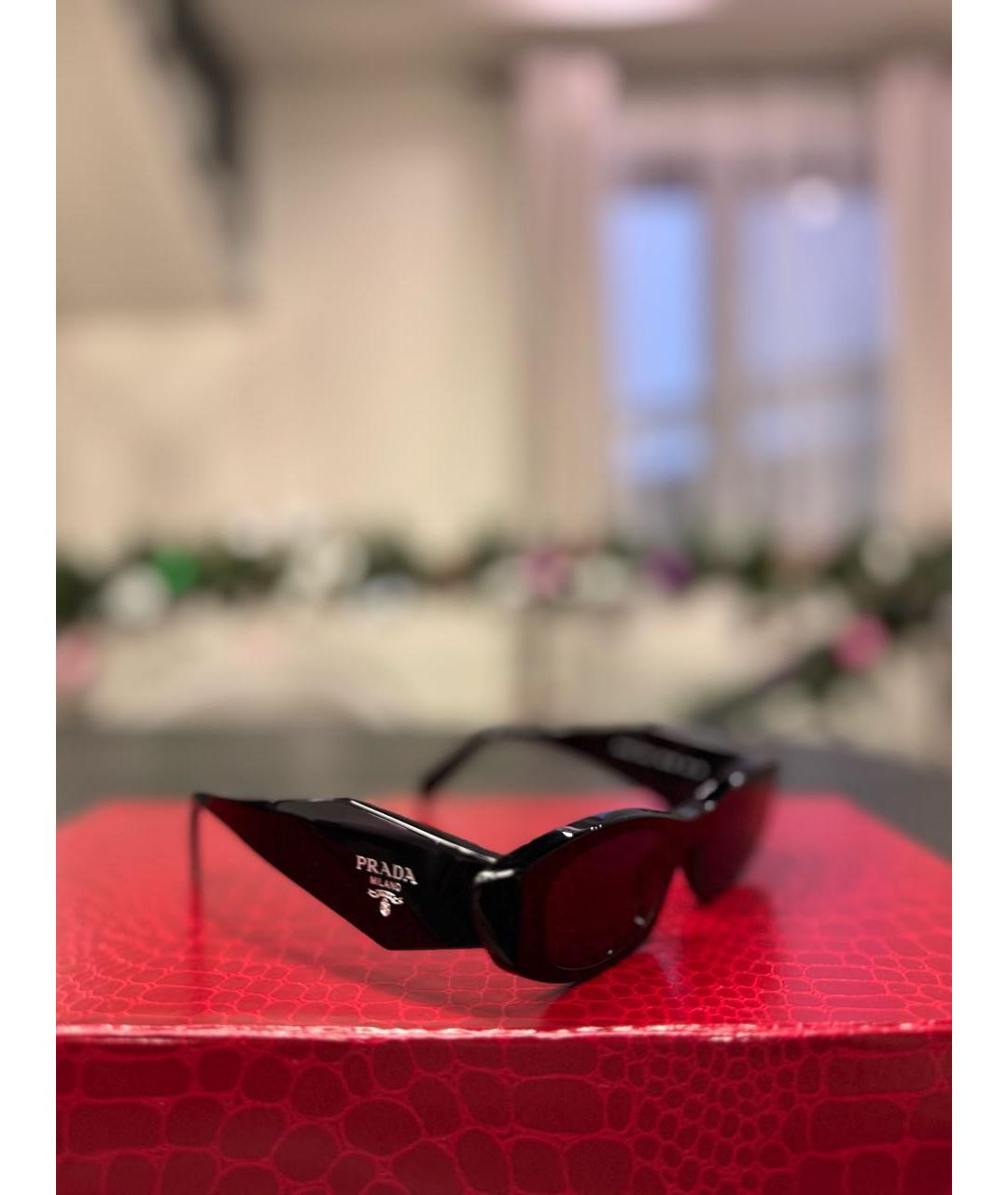 PRADA Черные пластиковые солнцезащитные очки, фото 2