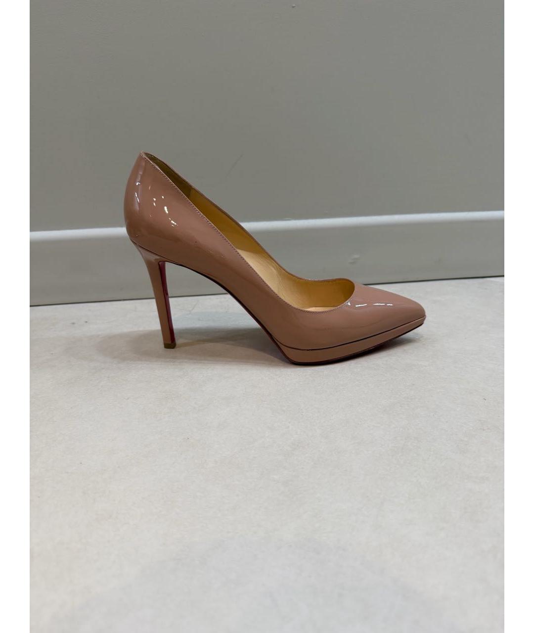 CHRISTIAN LOUBOUTIN Бежевые туфли из лакированной кожи, фото 6