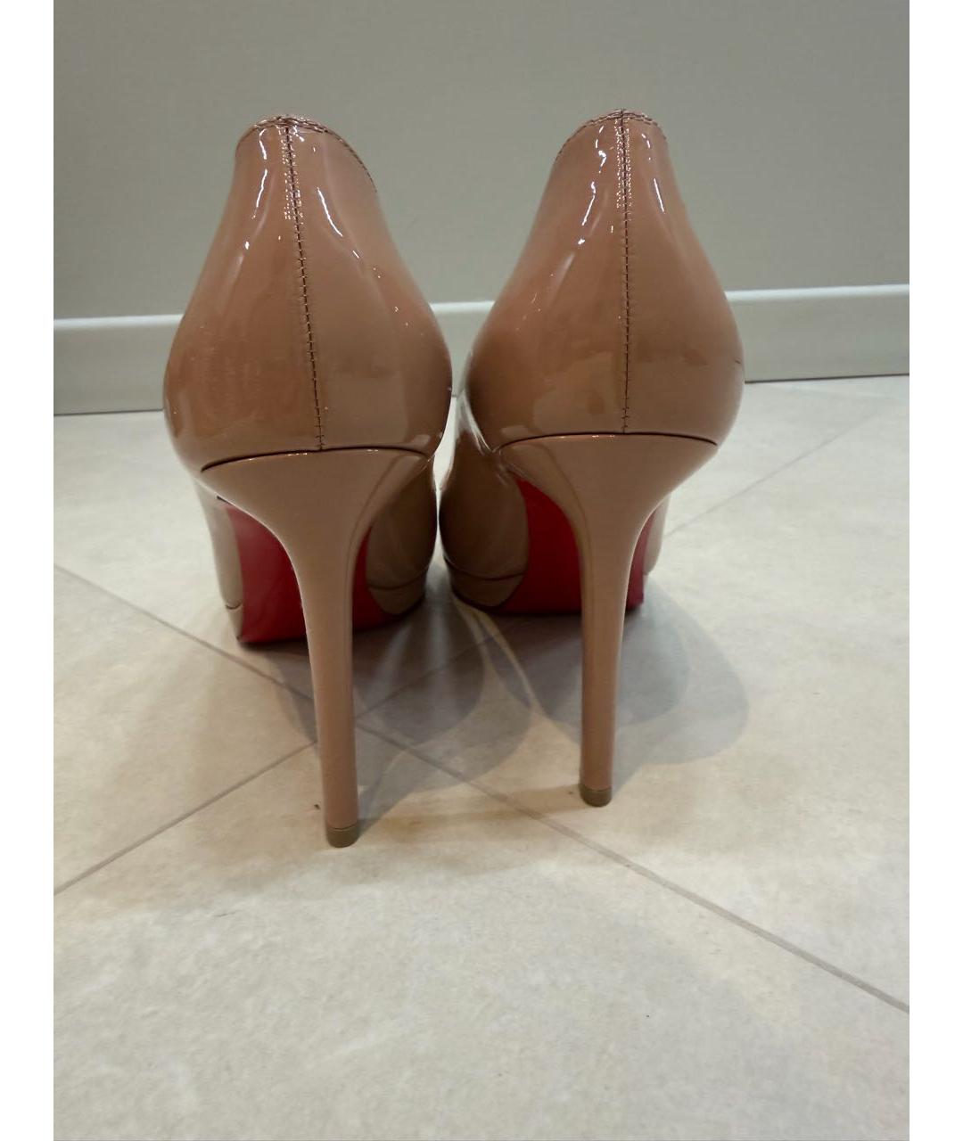 CHRISTIAN LOUBOUTIN Бежевые туфли из лакированной кожи, фото 4