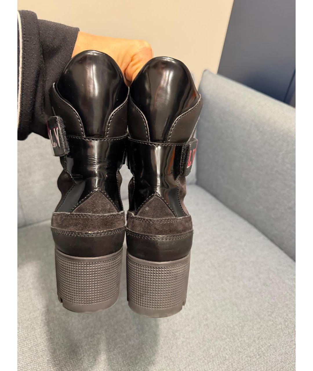 LOUIS VUITTON Черные замшевые ботинки, фото 7