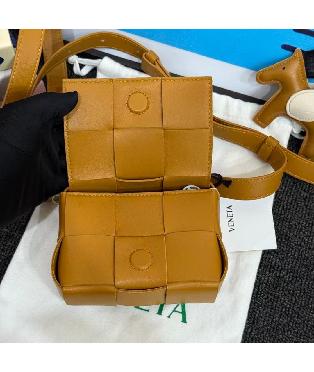BOTTEGA VENETA Горчичная кожаная сумка через плечо, фото 5