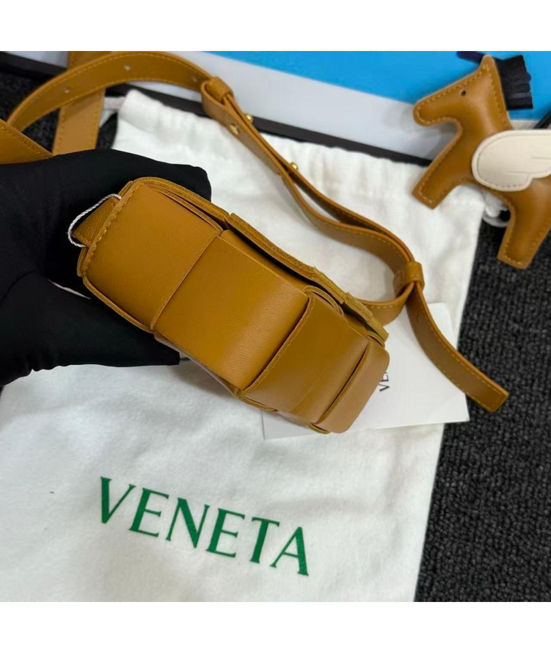 BOTTEGA VENETA Горчичная кожаная сумка через плечо, фото 4