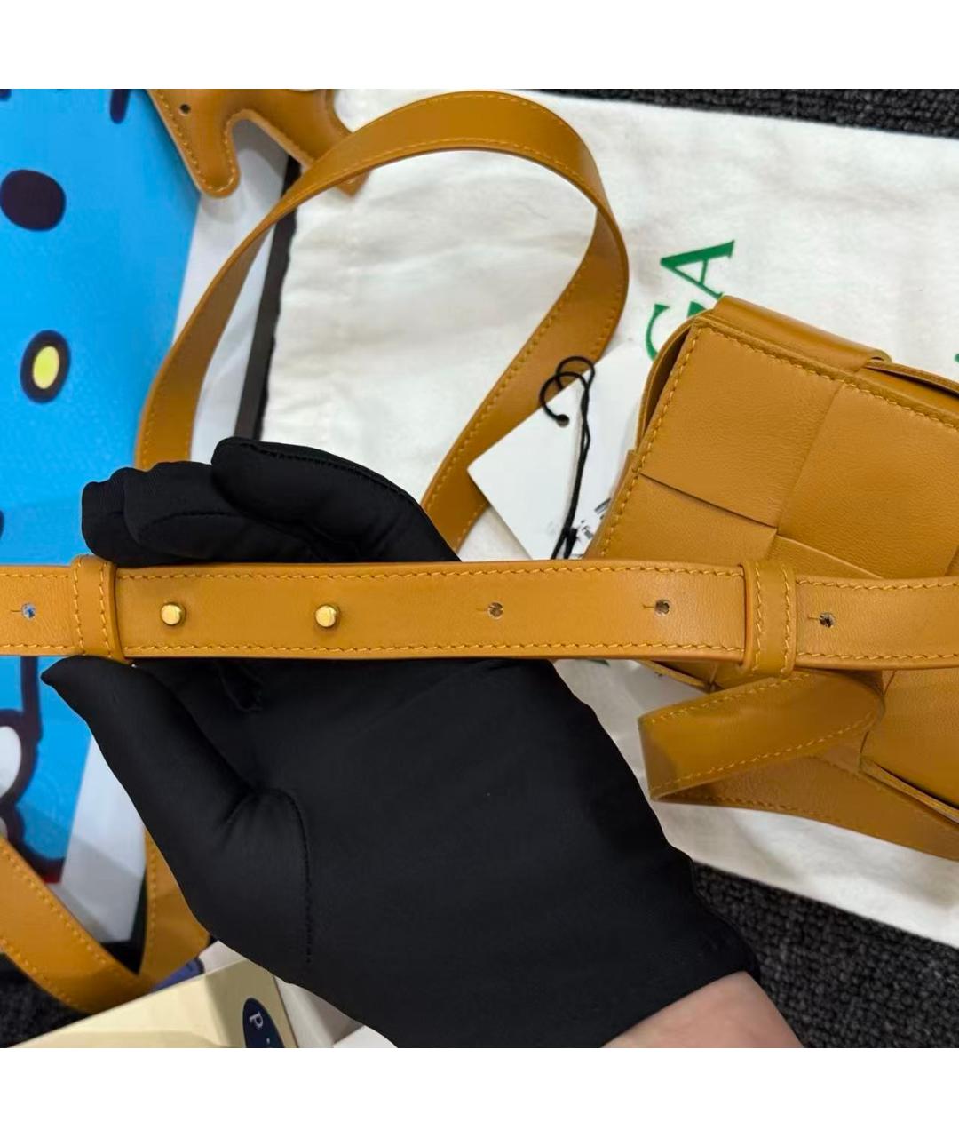 BOTTEGA VENETA Горчичная кожаная сумка через плечо, фото 6