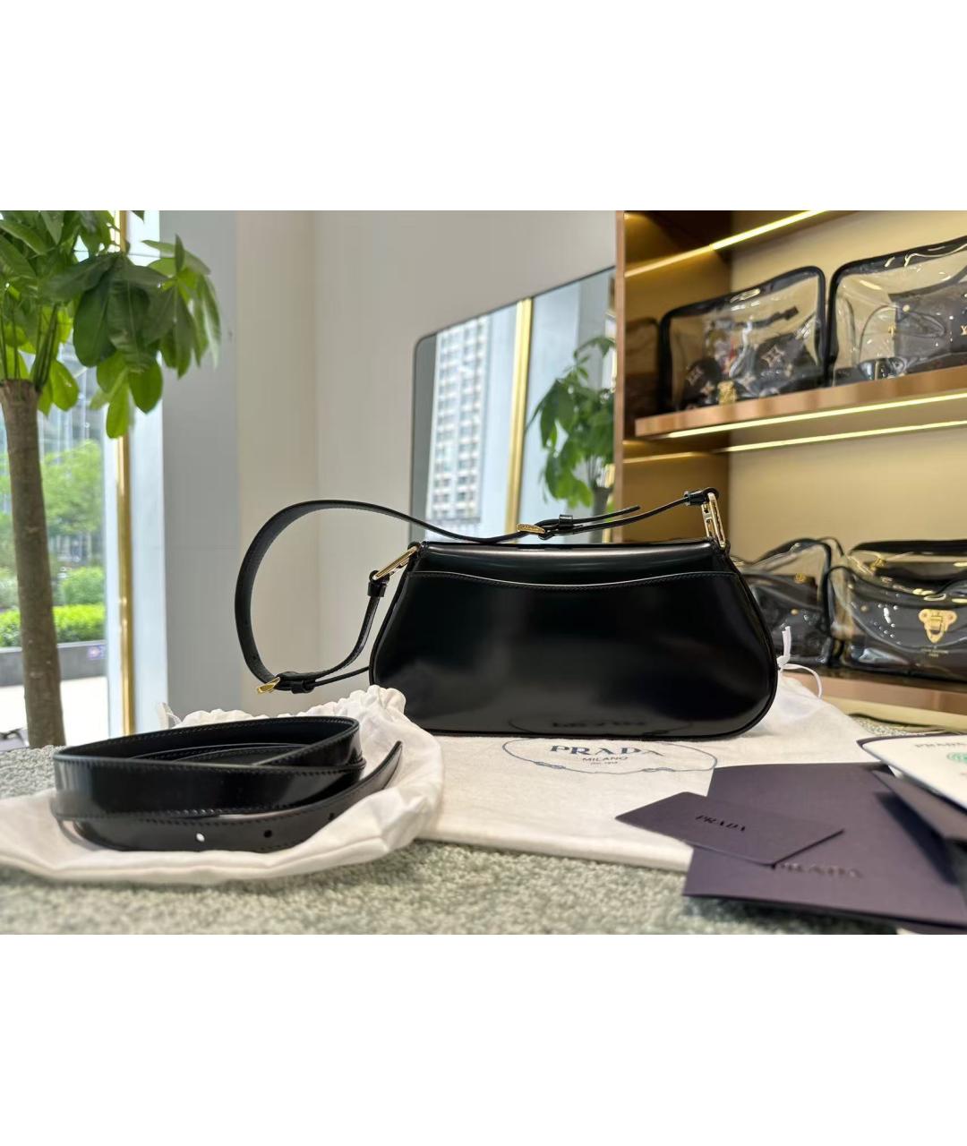 PRADA Черная кожаная сумка через плечо, фото 4