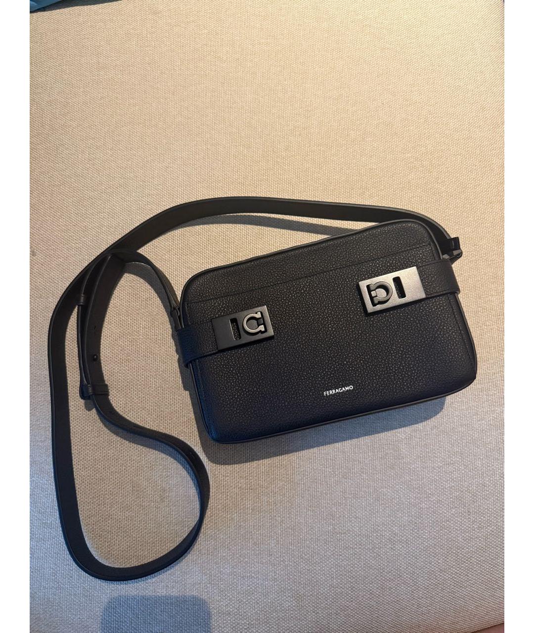 FERRAGAMO Антрацитовая кожаная сумка на плечо, фото 3