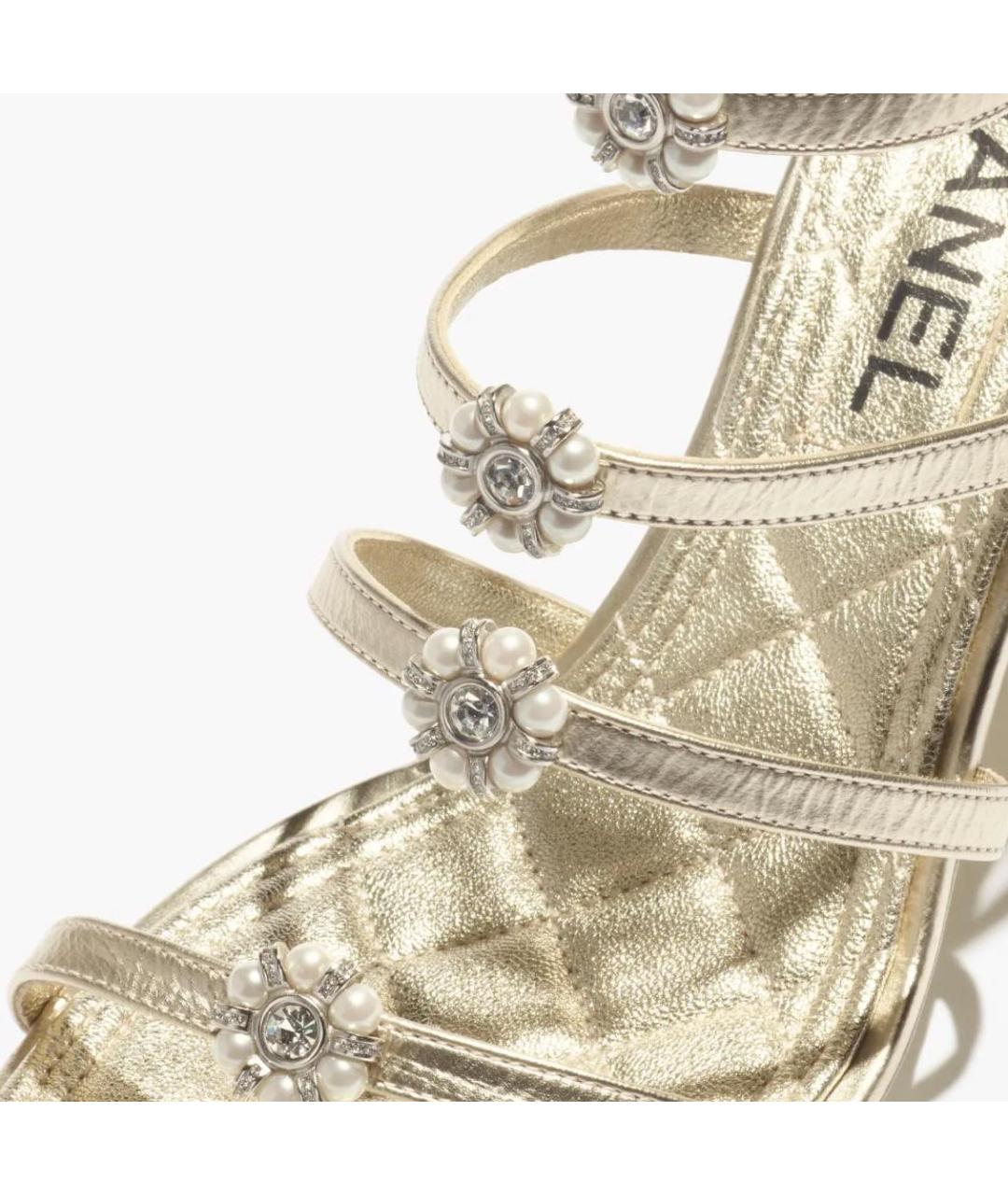 CHANEL Золотые босоножки из лакированной кожи, фото 3