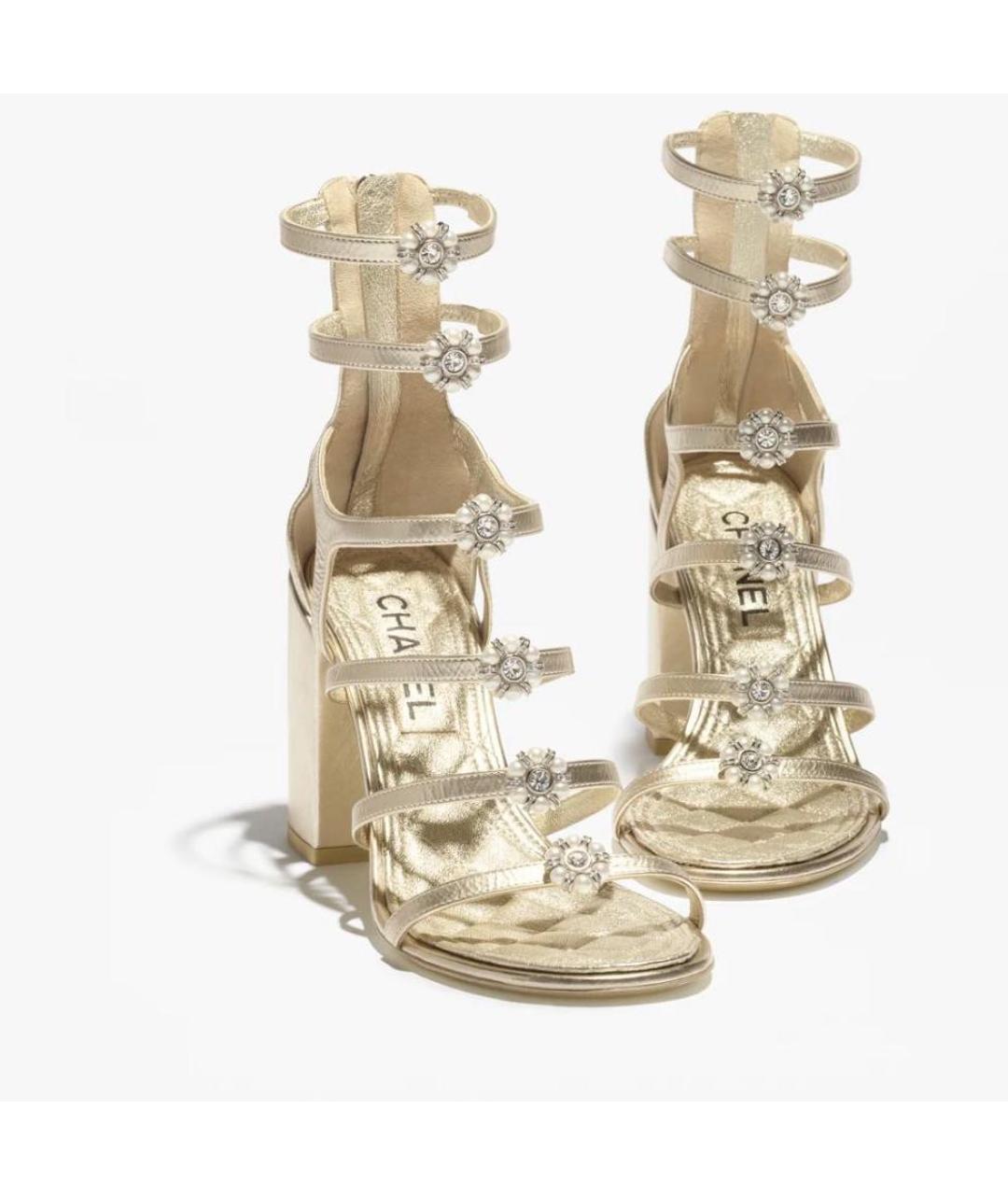 CHANEL Золотые босоножки из лакированной кожи, фото 2