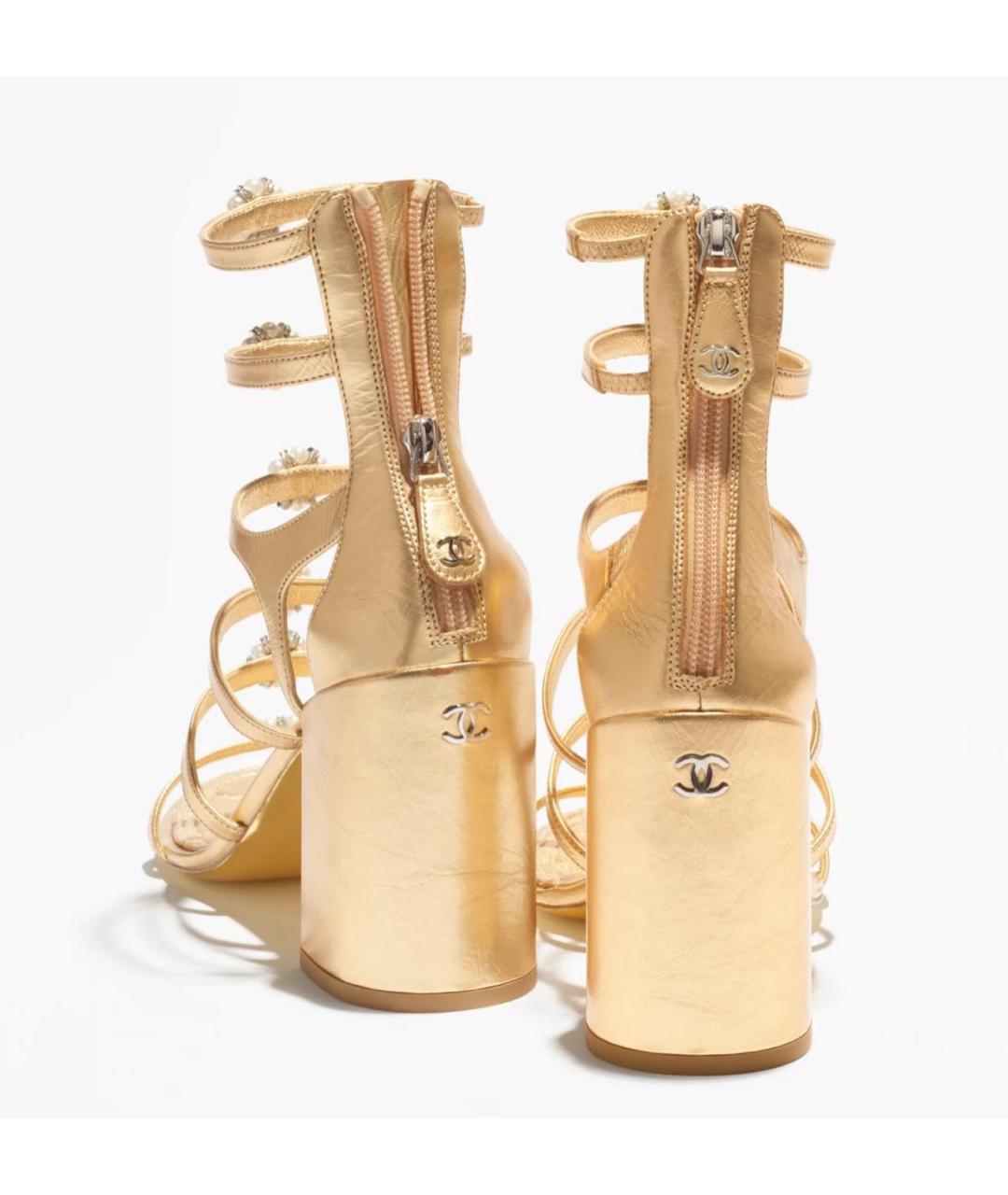 CHANEL Золотые босоножки из лакированной кожи, фото 4