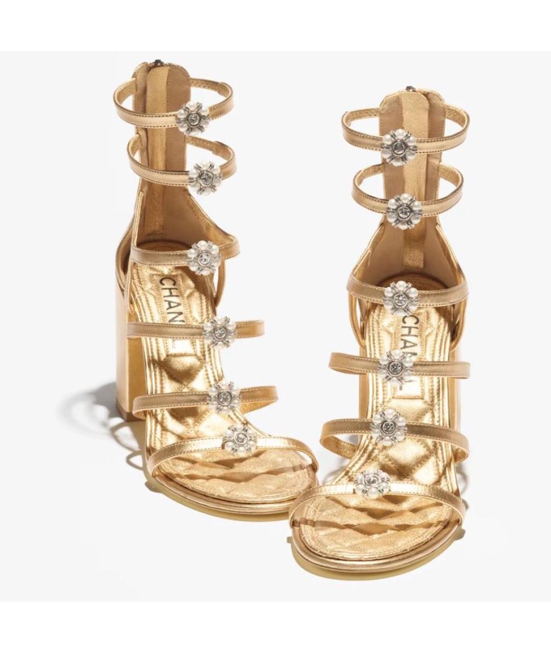 CHANEL Золотые босоножки из лакированной кожи, фото 2