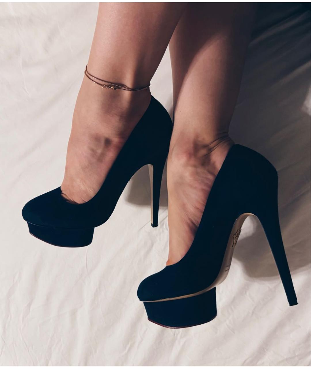 CHARLOTTE OLYMPIA Темно-синие замшевые туфли, фото 6