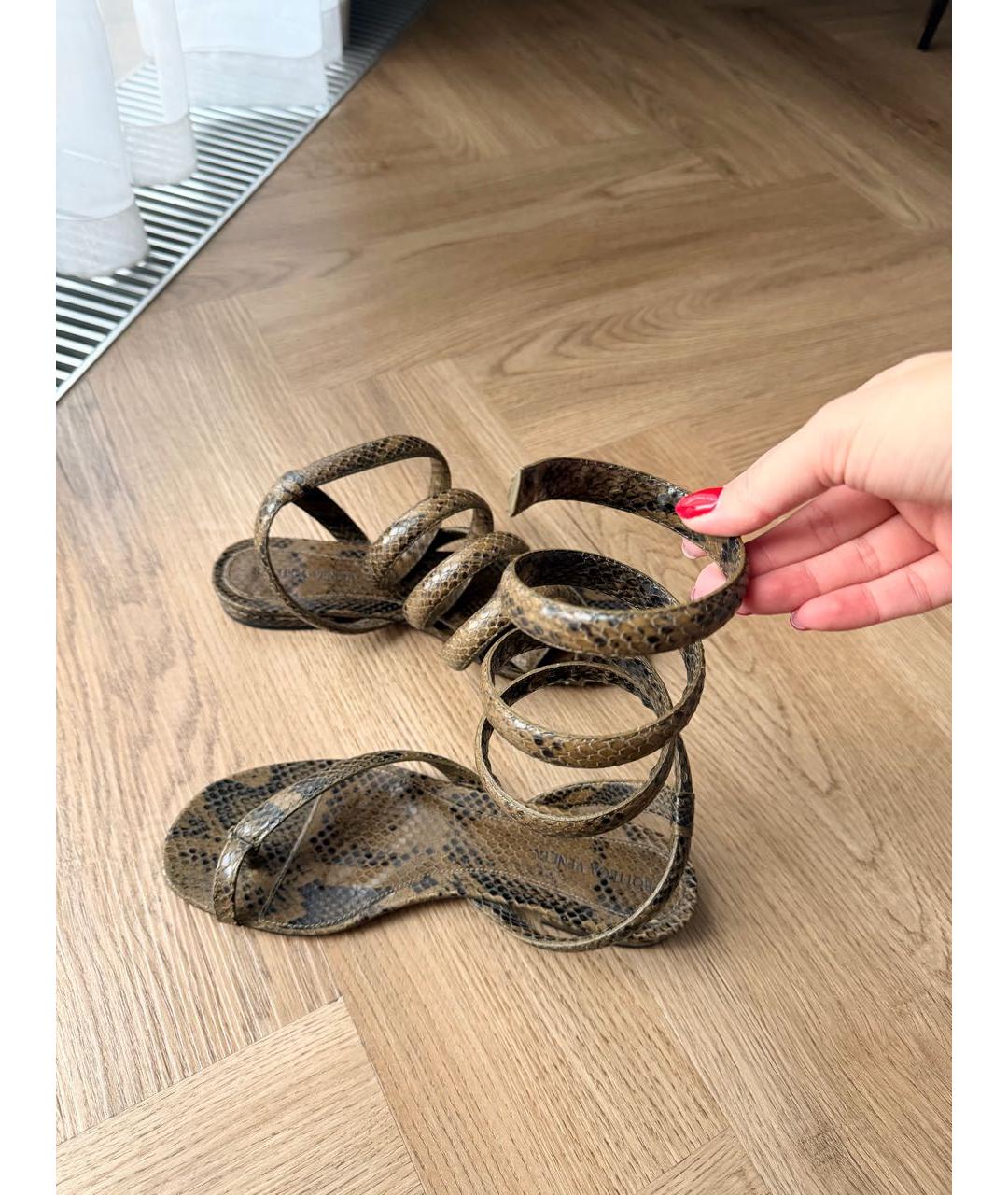BOTTEGA VENETA Хаки босоножки из экзотической кожи, фото 3