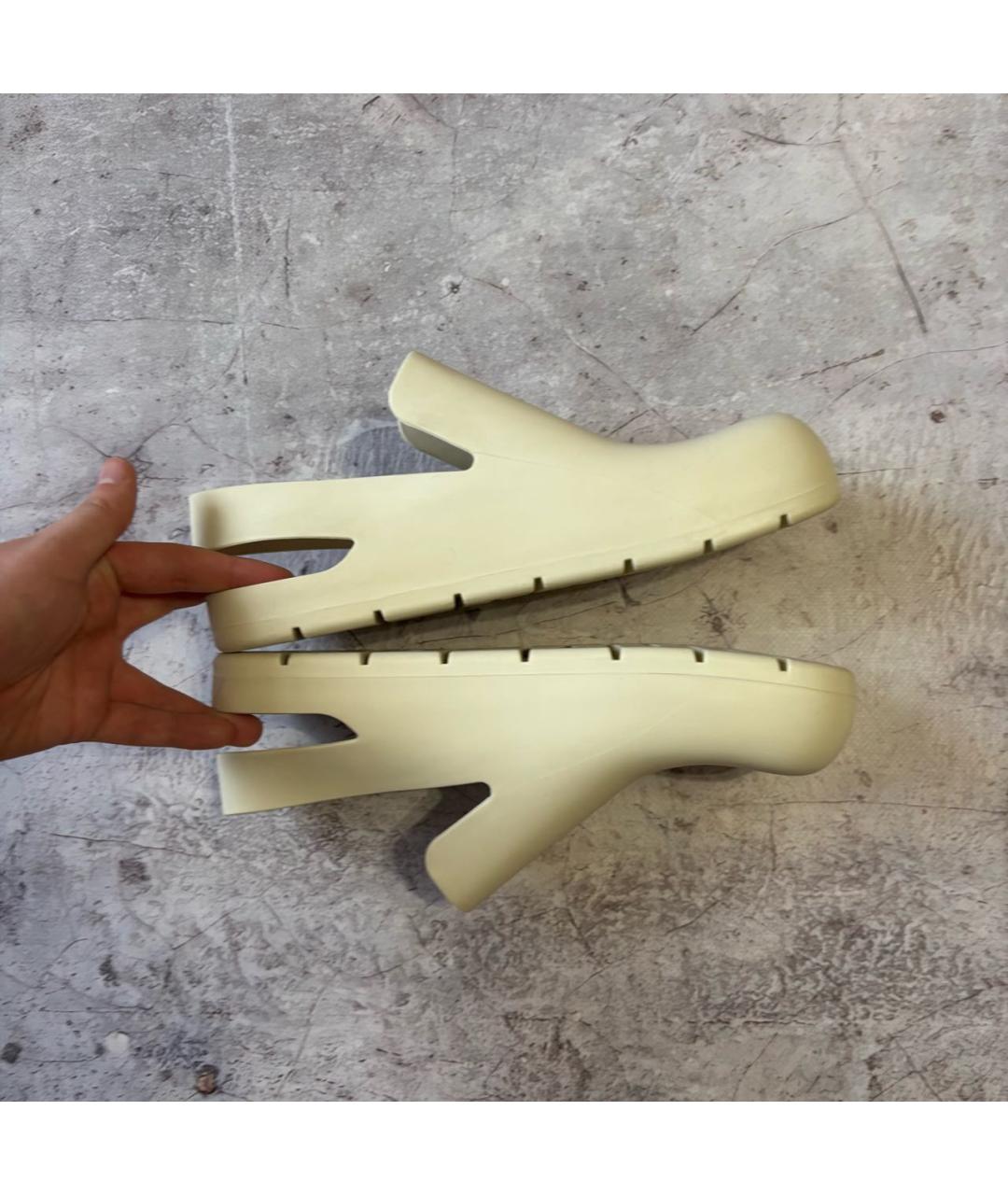 BOTTEGA VENETA Бежевые резиновые сандалии, фото 4