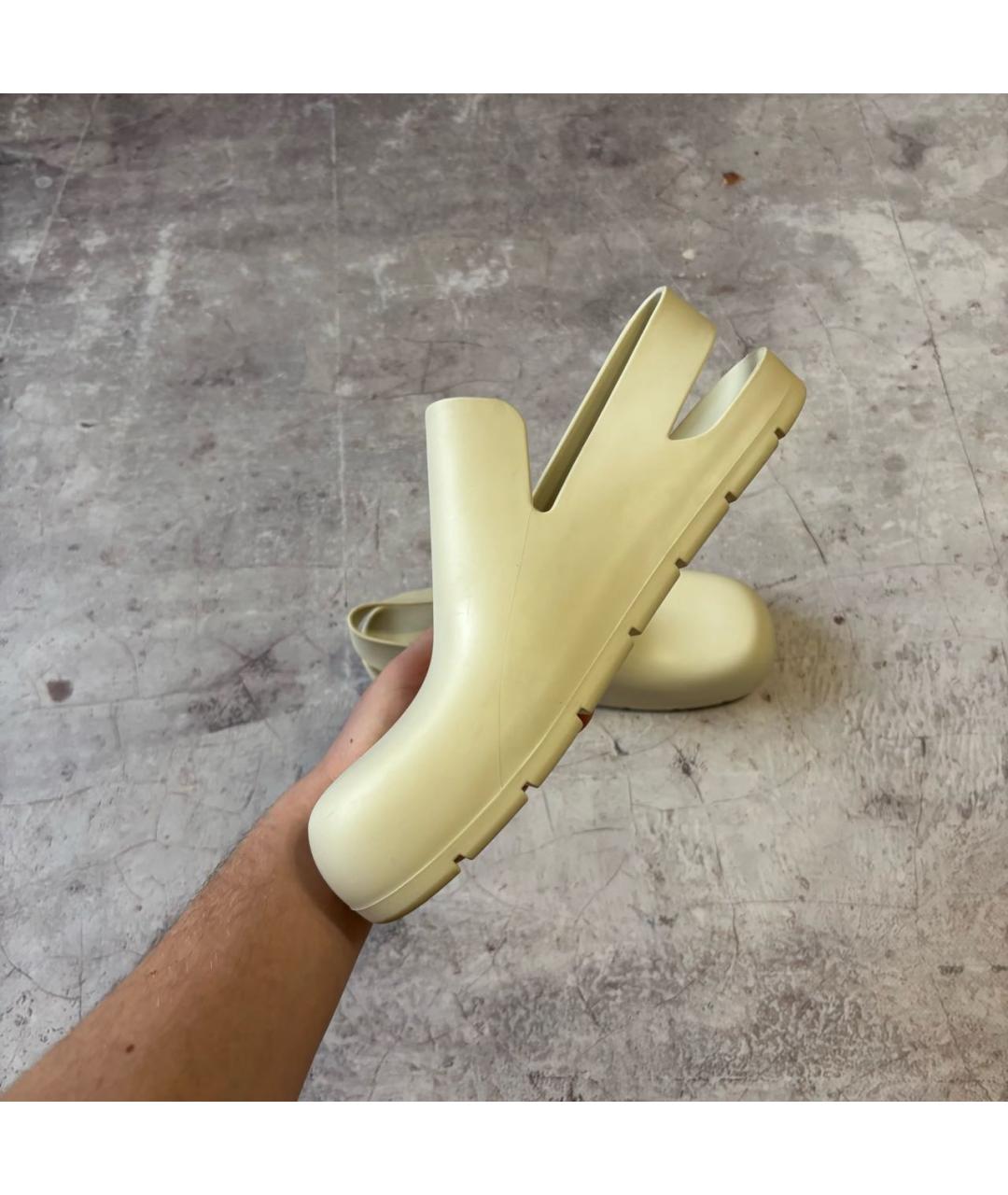 BOTTEGA VENETA Бежевые резиновые сандалии, фото 5