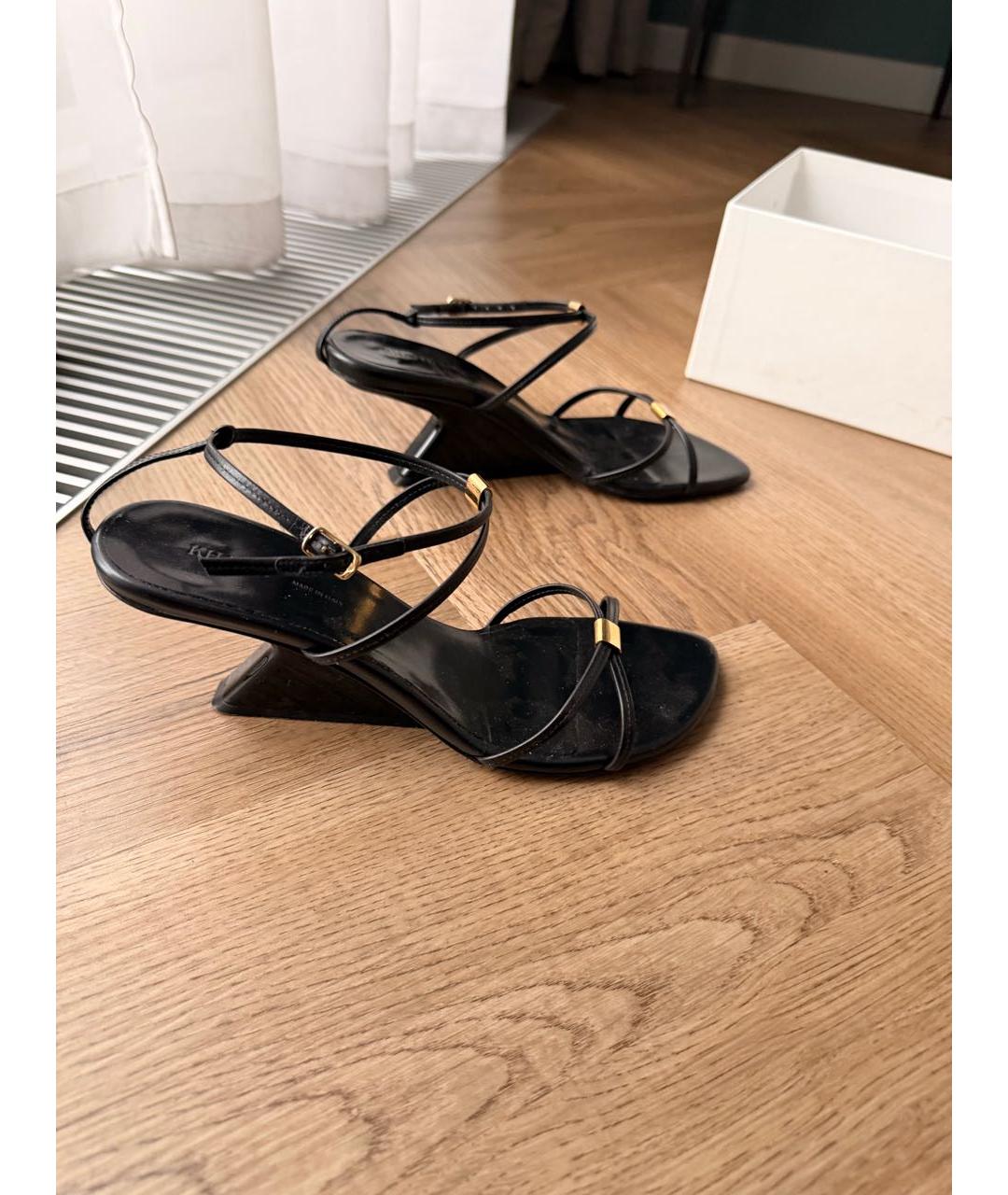 KHAITE Черные кожаные босоножки, фото 3