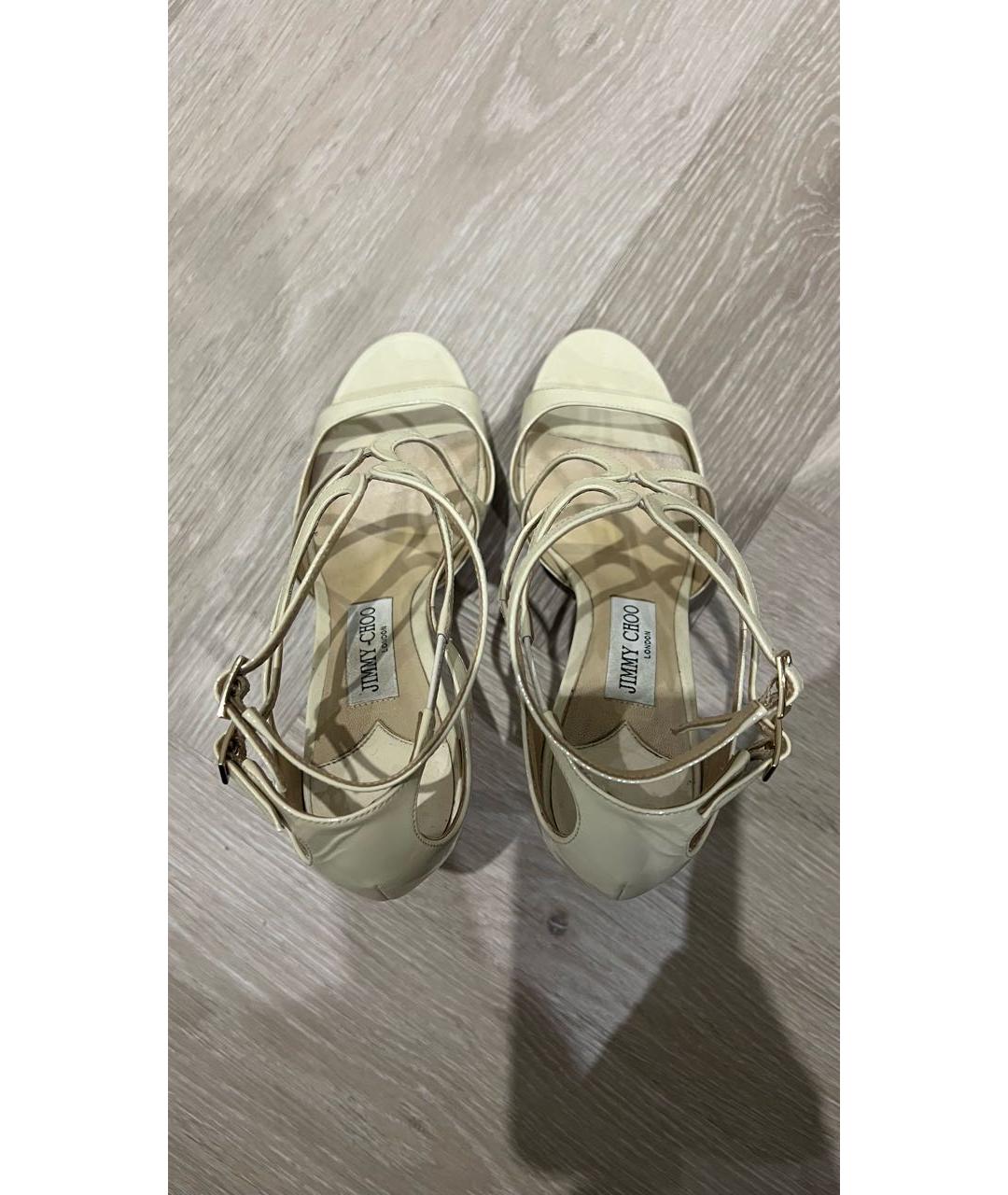 JIMMY CHOO Бежевые босоножки из лакированной кожи, фото 3