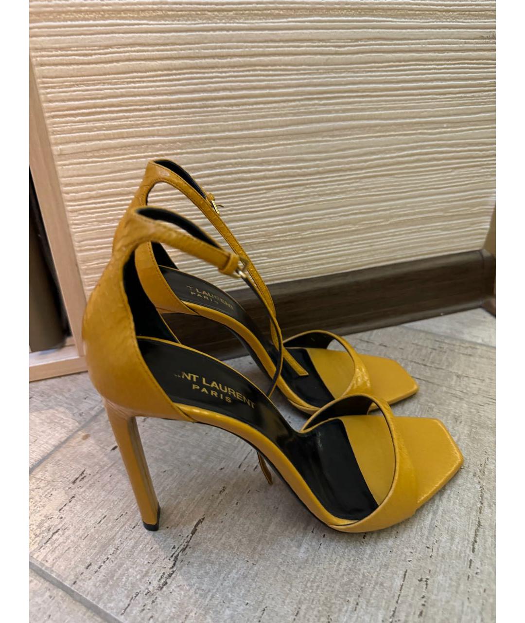 SAINT LAURENT Горчичные босоножки из экзотической кожи, фото 5