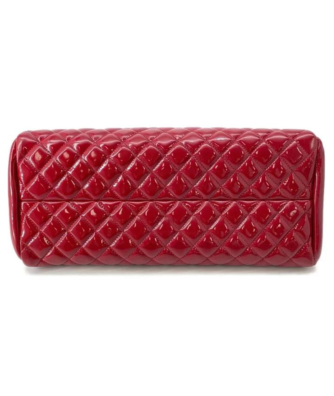 CHANEL Красная сумка с короткими ручками из лакированной кожи, фото 3