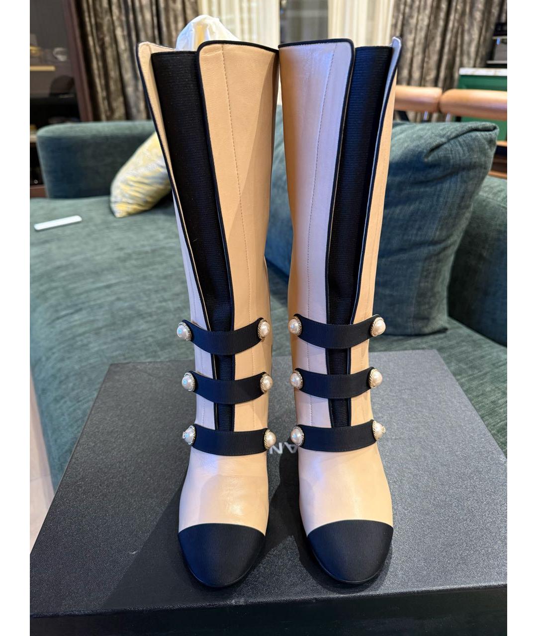 CHANEL Бежевые кожаные сапоги, фото 2