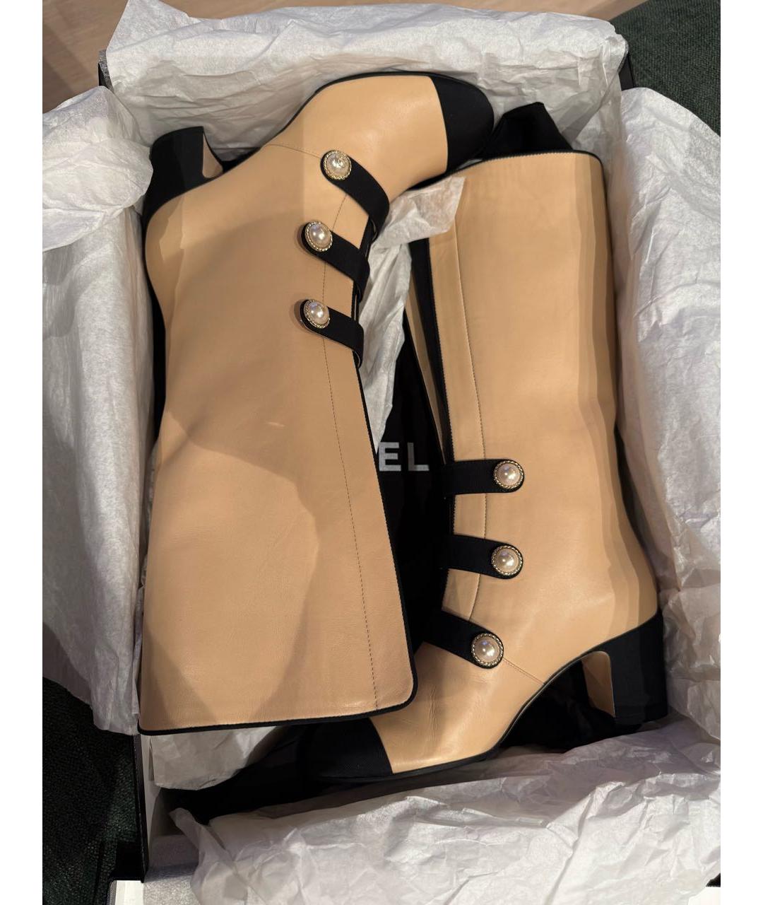 CHANEL Бежевые кожаные сапоги, фото 5