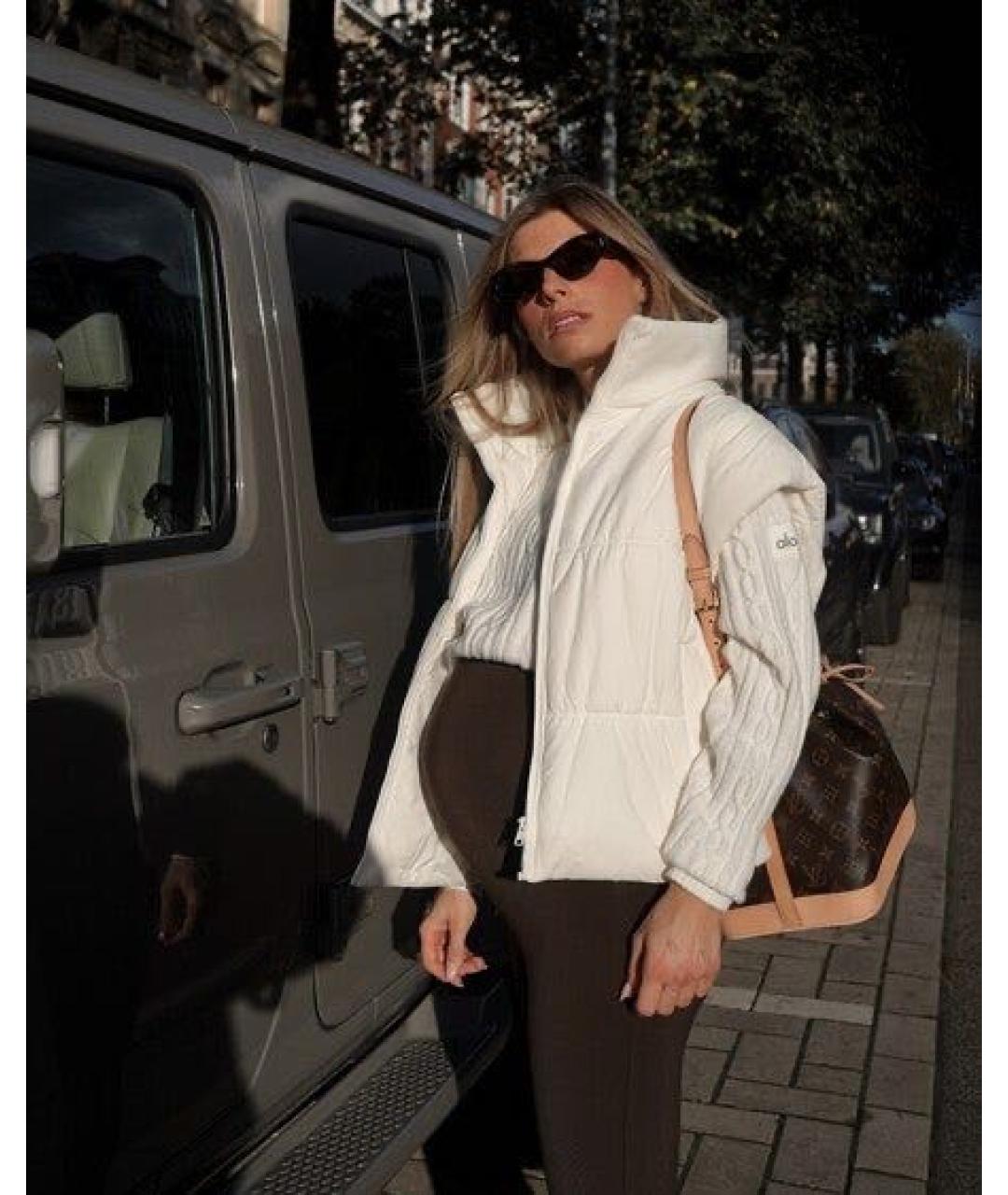 ALO YOGA Белый синтетический жилет, фото 4