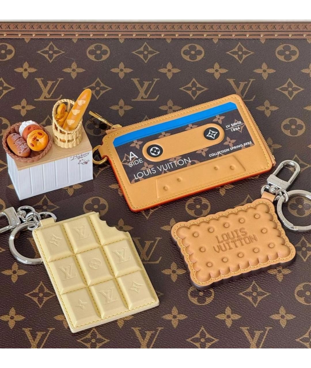 LOUIS VUITTON Коричневый кошелек, фото 7