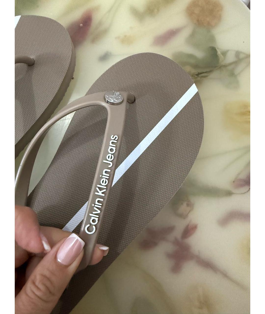 CALVIN KLEIN Коричневые резиновые шлепанцы, фото 4