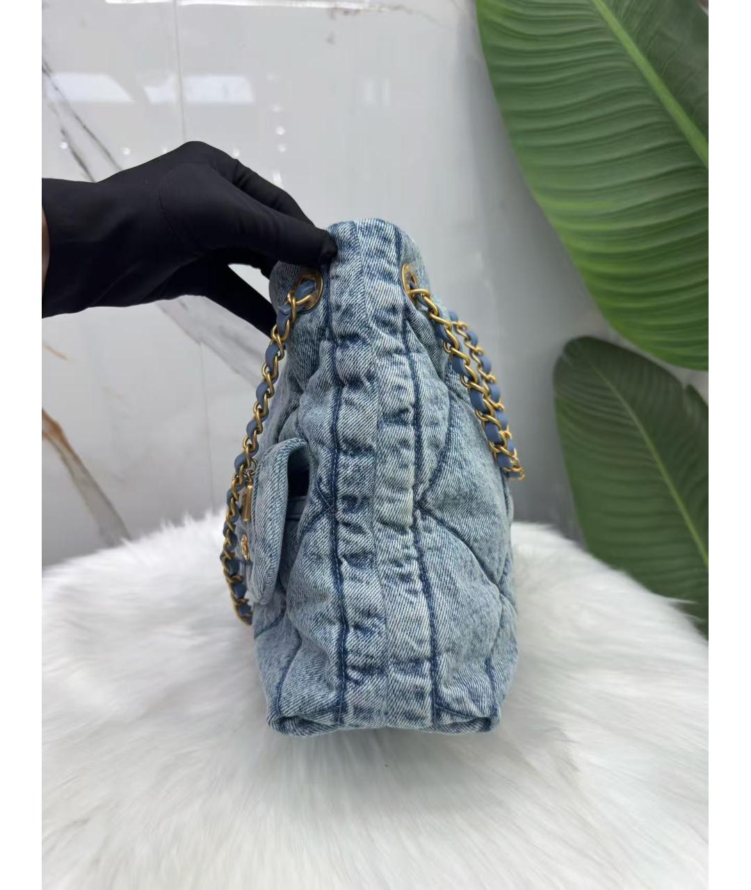 CHANEL Голубая деним сумка с короткими ручками, фото 5