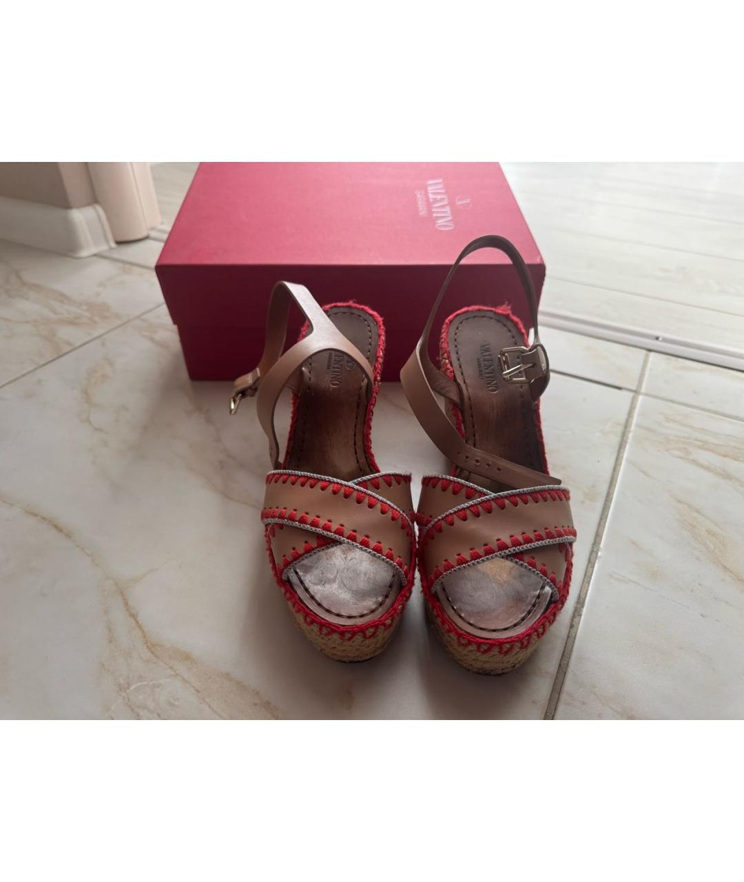 VALENTINO Бежевые босоножки, фото 3