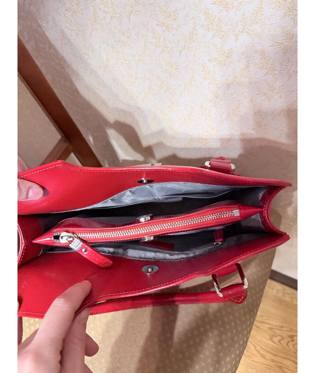 GUY LAROCHE Красная сумка с короткими ручками из лакированной кожи, фото 3