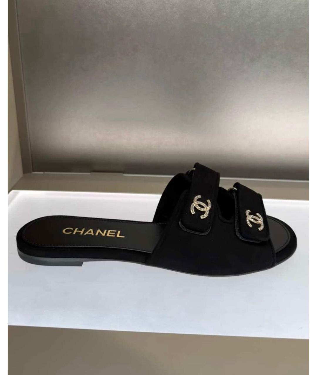 CHANEL Черные замшевые шлепанцы, фото 3
