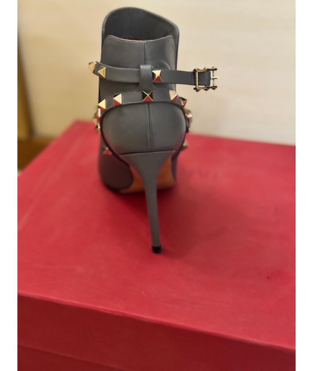 VALENTINO Серые кожаные ботильоны, фото 4