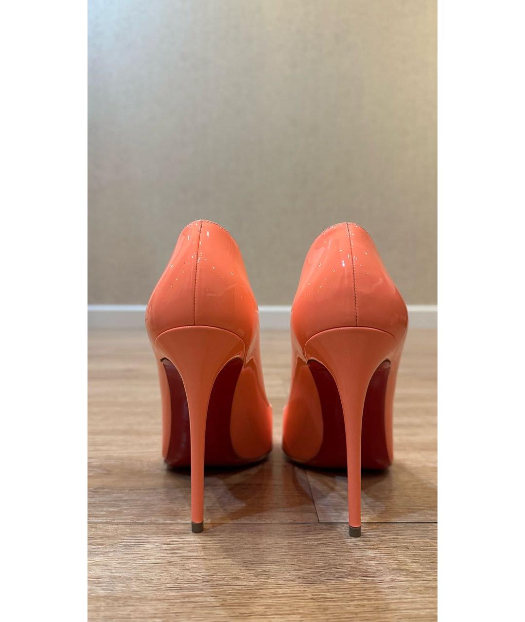 CHRISTIAN LOUBOUTIN Коралловые туфли из лакированной кожи, фото 4
