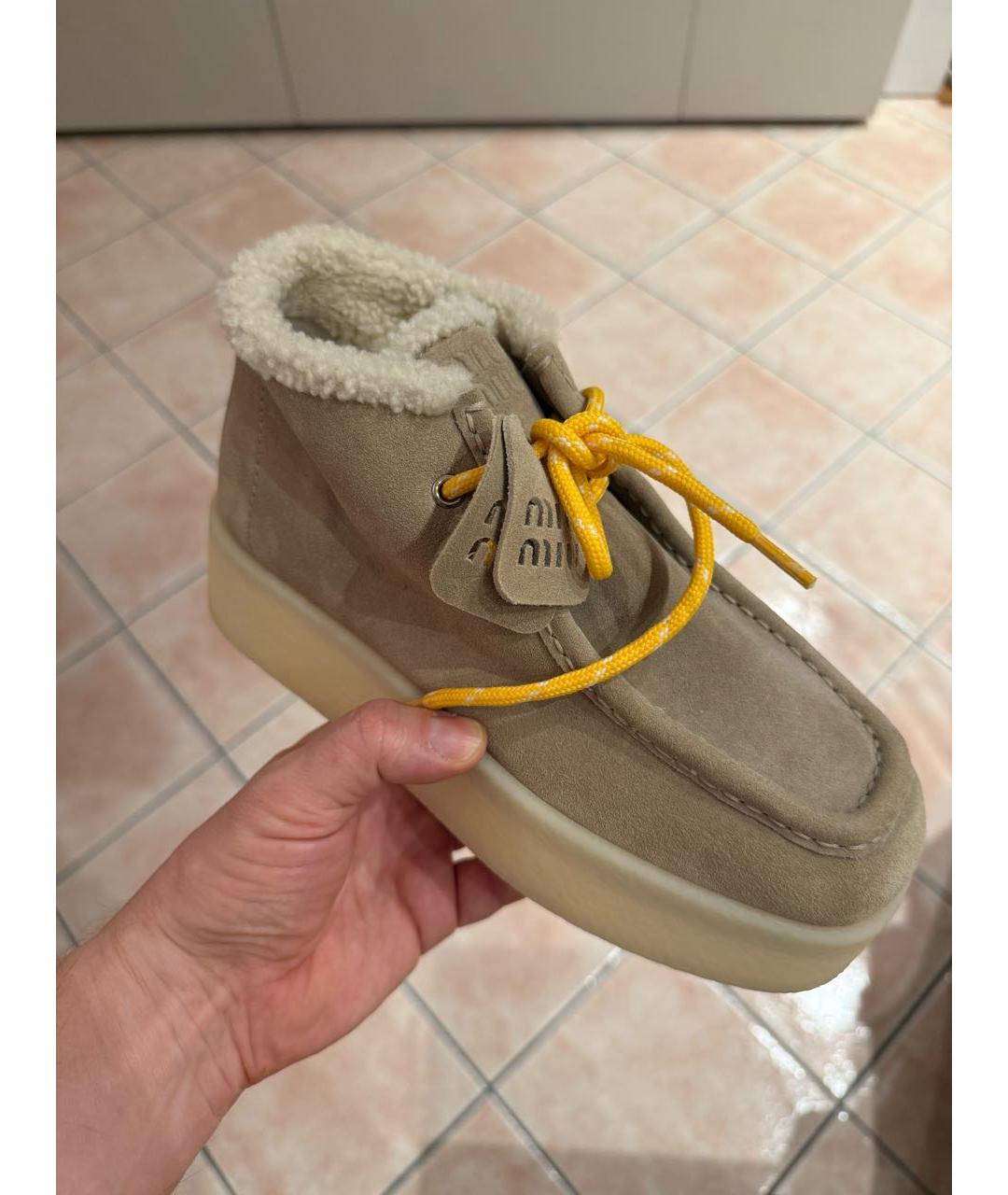 MIU MIU Бежевые замшевые ботинки, фото 4