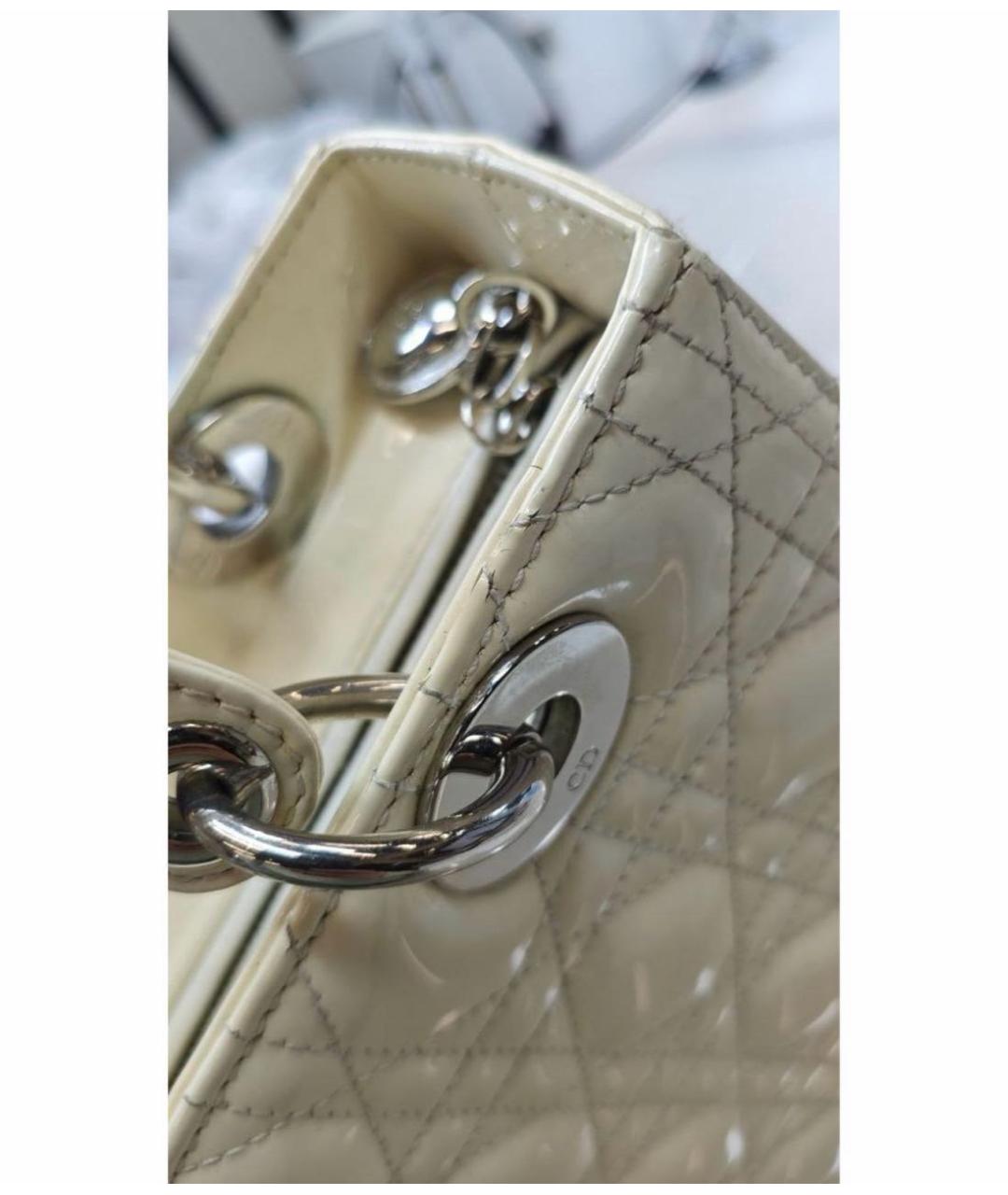 CHRISTIAN DIOR Бежевая сумка с короткими ручками из лакированной кожи, фото 5