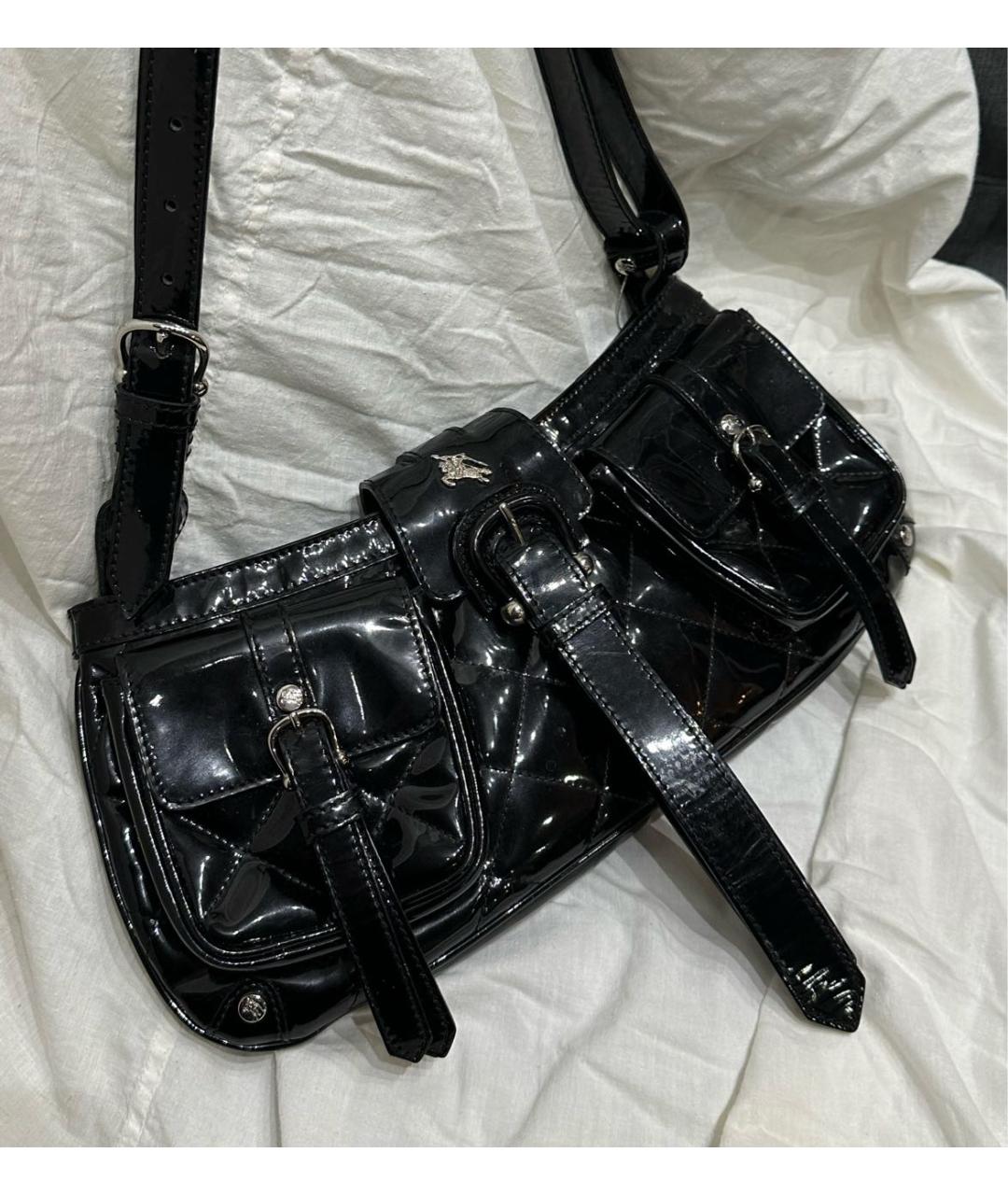 BURBERRY Черная сумка с короткими ручками из лакированной кожи, фото 2